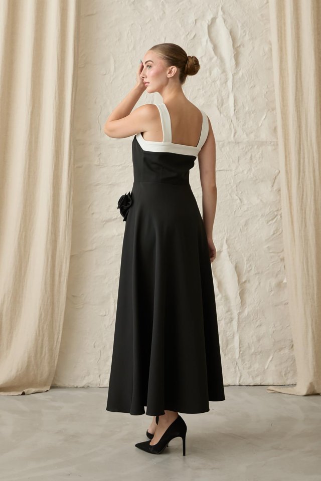 Siyah Güllü Askılı Elbise (153683)