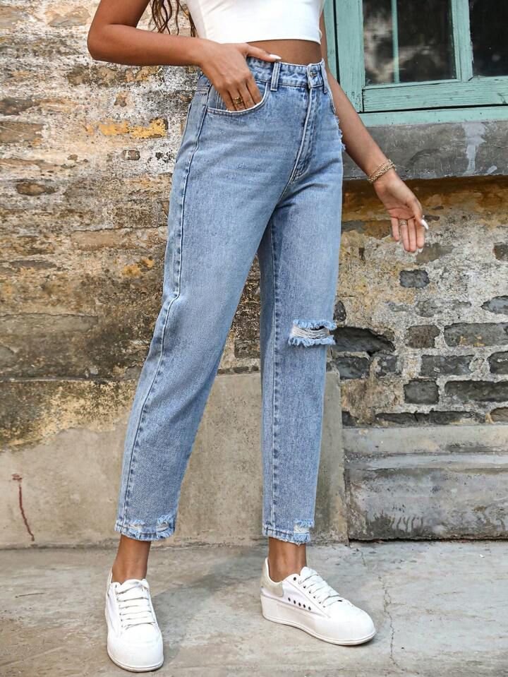 Kadın Açık Mavi Yırtık Mom Fit Kot Pantolon (136452)