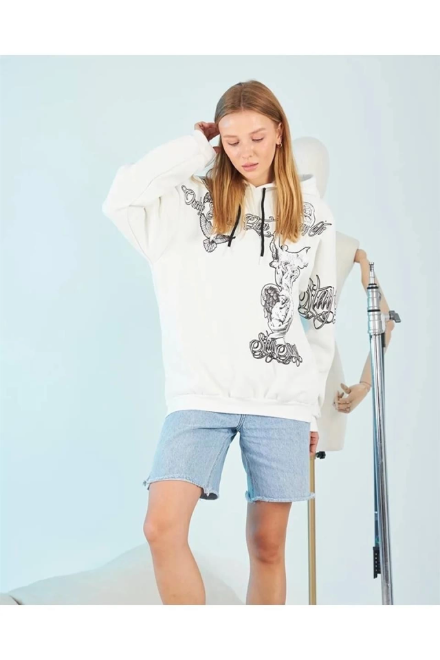 Kapüşonlu Üç İplik Sweatshirt – Beyaz Strong Heykel Baskılı, Rahat Kalıp, Kanguru Cepli Modern Tasarım (174971)
