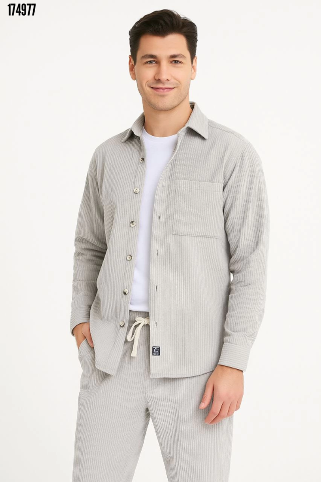 Erkek Kadife Oversize Takım Gömlek ve Pantolon İkili Set Füme Corduroy Şıklığı Rahat ve Zarif Duruş Yumuşak Dokulu Kadife Kumaş Düğmeli Gömlek Üst ve Lastikli Pantolon Alt Parça ile Gün Boyu Konfor Gri