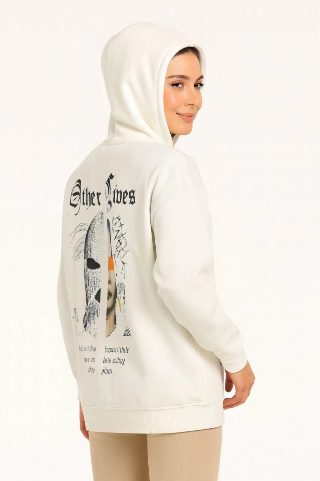 Oversize Üç İplik Şardonlu Kapüşonlu Sweatshirt – Beyaz “Other Lives” Ön Ve Arka Baskılı, Kanguru Cepli, Ribanalı Rahat Kışlık Model Beyaz (174980)