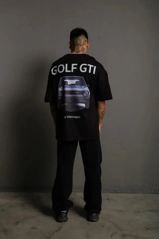Erkek Oversize Baskılı Tişört – Golf GTI Retro Araba Desenli, Ön - Arka Dijital Baskı, Sokak Modası Stil - Siyah (179505)
