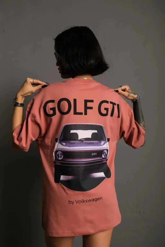 Oversize Baskılı Tişört – Golf GTI Retro Araba Desenli, Ön - Arka Dijital Baskı, Sokak Modası Stil- Gül Kurusu (179509)