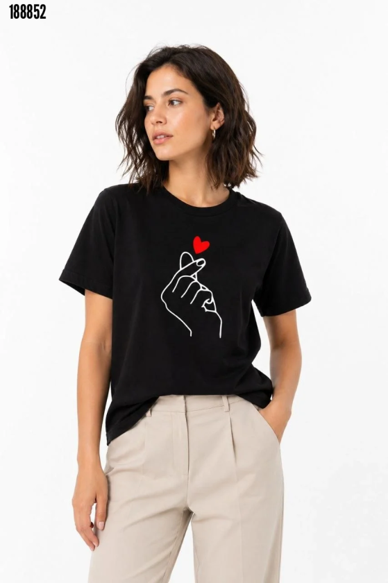 Kore Parmak Kalp Aşk Temalı Minimal Baskılı Tişört Yazlık Kısa Kol TShirt Siyah