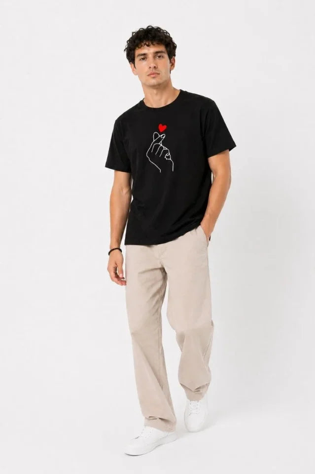 Erkek Kore Parmak Kalp Aşk Temalı Minimal Baskılı Tişört Yazlık Kısa Kol T-Shirt - Siyah (188985)