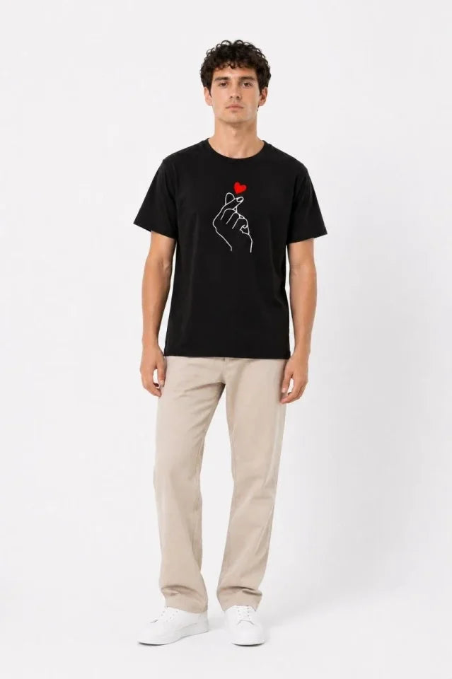Erkek Kore Parmak Kalp Aşk Temalı Minimal Baskılı Tişört Yazlık Kısa Kol T-Shirt - Siyah (188985)