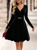 Kadın Uzun Kollu Kruvaze Yakalı Toka Detaylı Mini Kadife Elbise (179038)